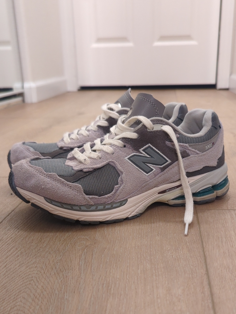 New Balance Men’s 2002R Grey Running Shoes
